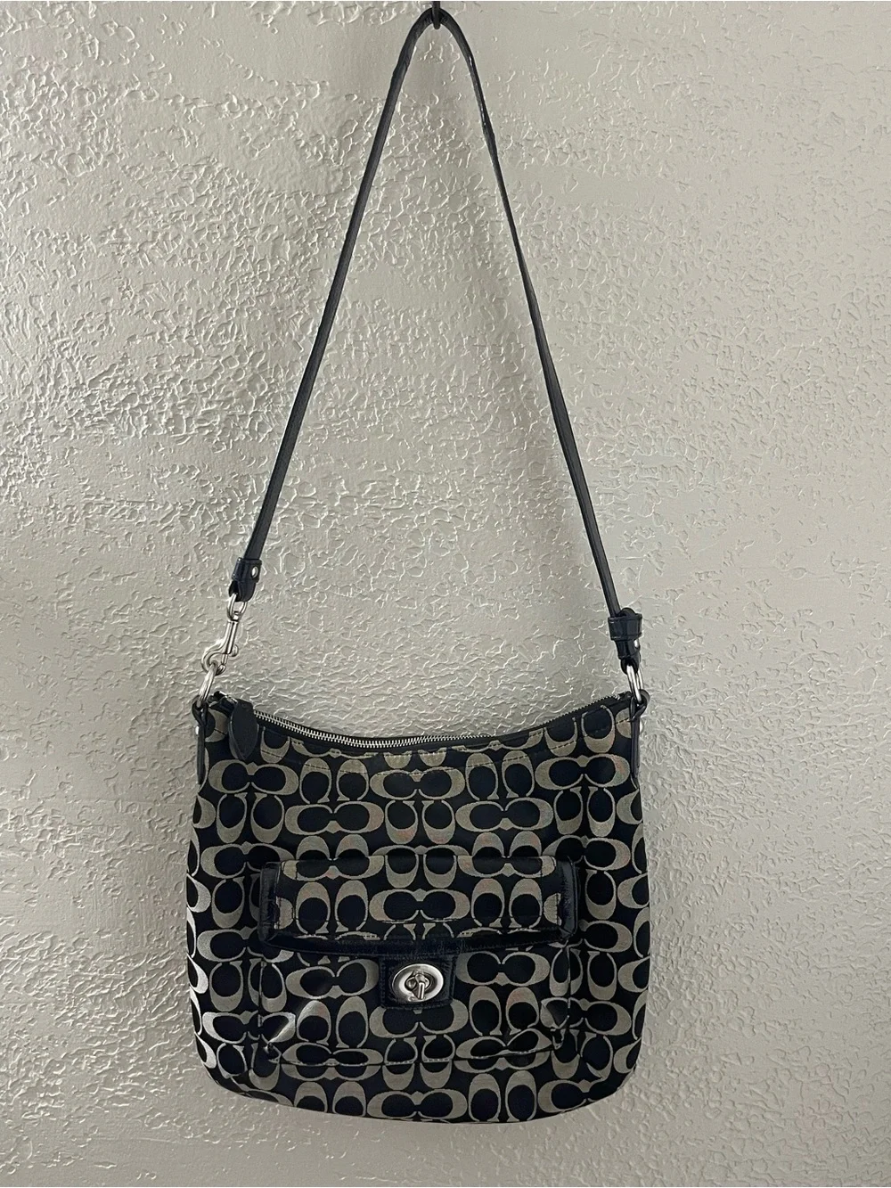 Vintage Y2K Coach Black and Cream Signature Shoulder Bag